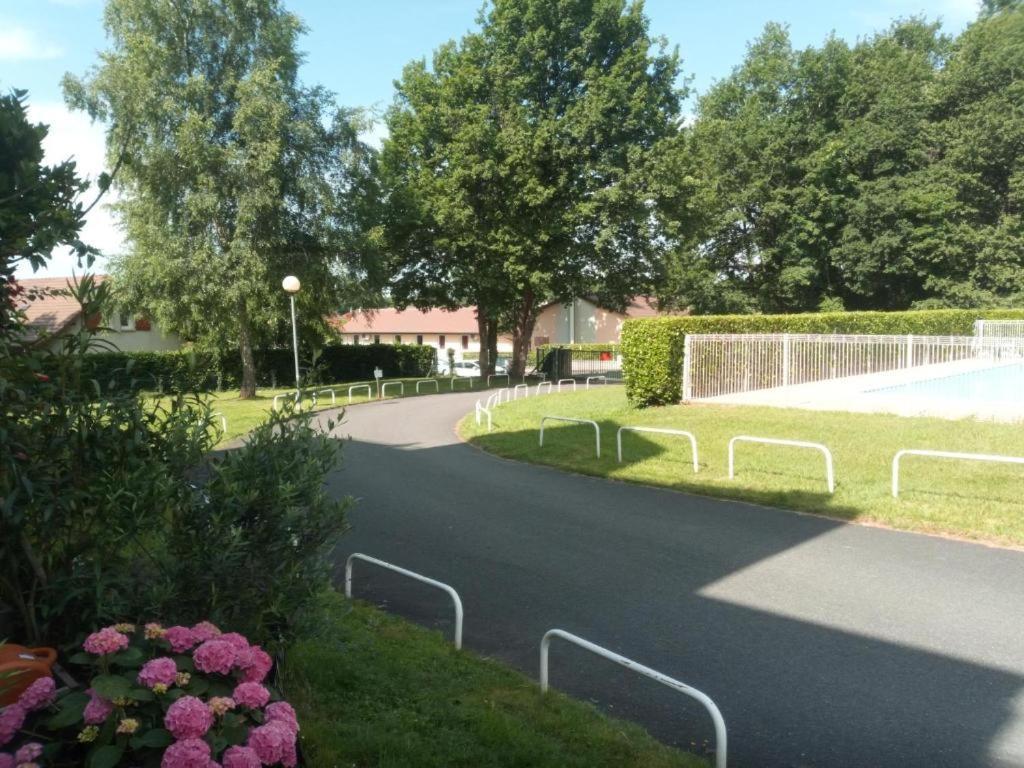 Appartamento Le petit Park-studio-terrasse- piscine-WIFI FIBRE Pau Esterno foto