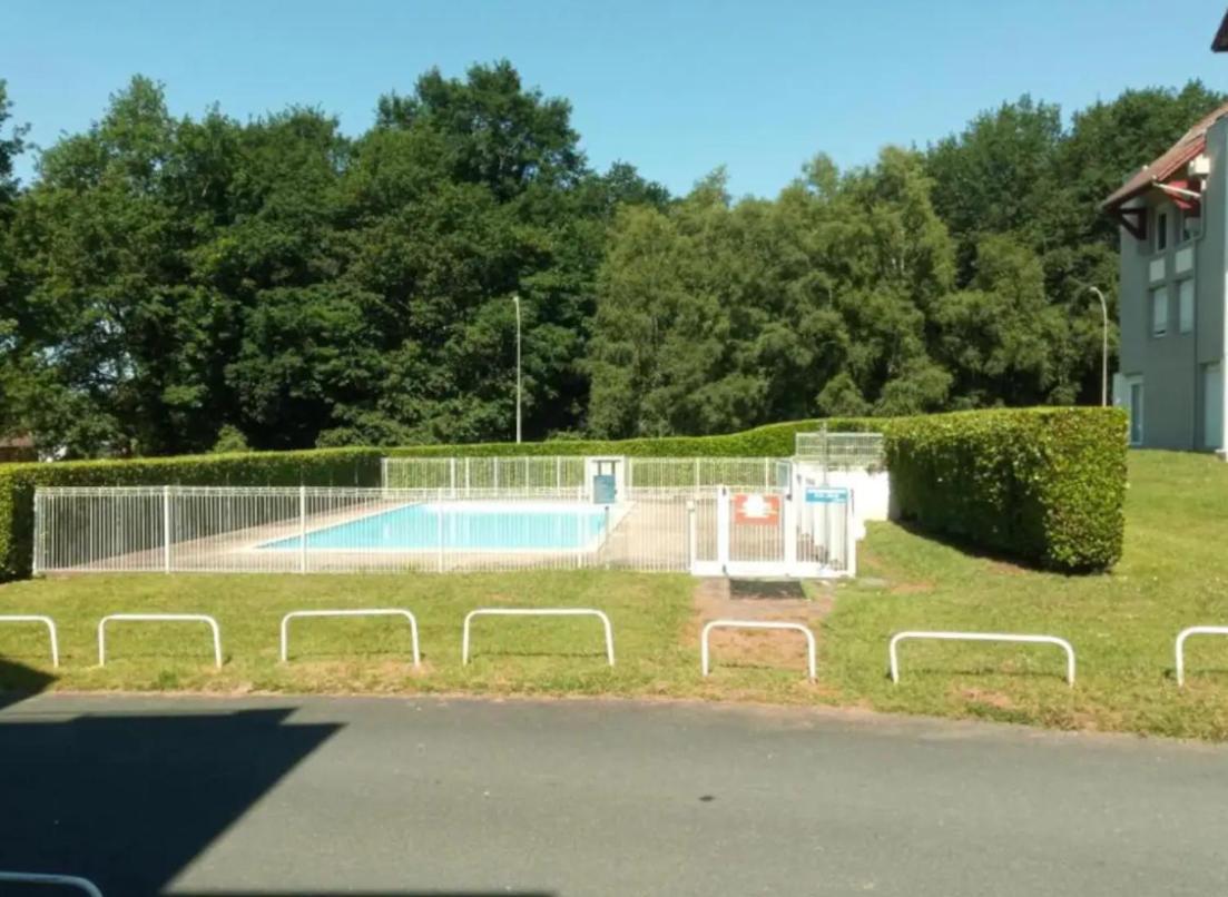 Appartamento Le petit Park-studio-terrasse- piscine-WIFI FIBRE Pau Esterno foto
